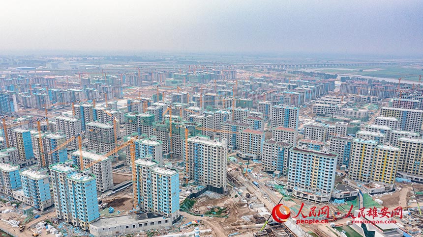 雄安新區(qū)雄東エリアに立ち並ぶ約200棟の立ち退き者用住宅　河北省