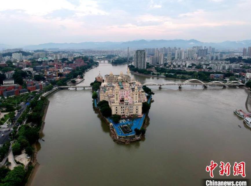 まるで青い巨大船！上空から撮影した中洲島　福建省福州