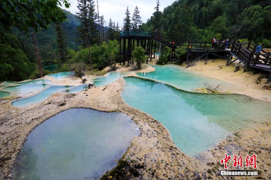 四川省九寨溝県の「もう一つの明珠」と稱えられている嫩恩桑措景勝地