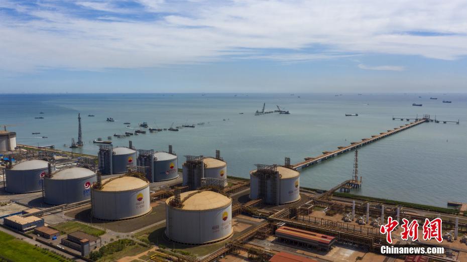 8月26日、河北省唐山市曹妃甸區(qū)の唐山LNG（液化天然ガス）受入基地（撮影?白雲(yún)水）。