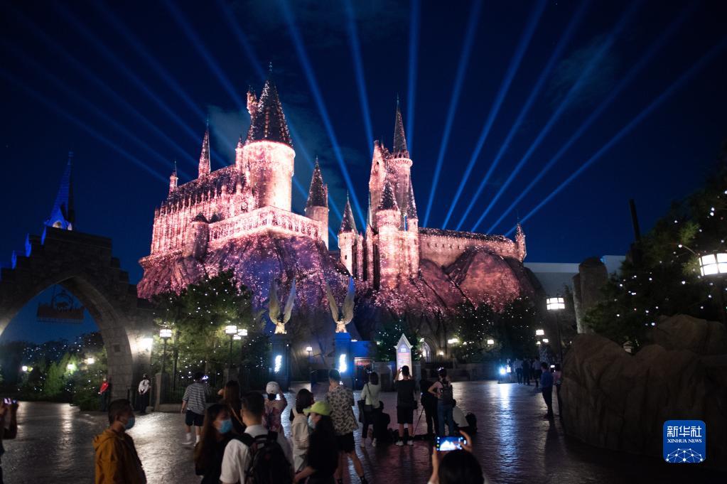 ユニバーサル?スタジオ?北京、內(nèi)部テストで場(chǎng)內(nèi)を披露！