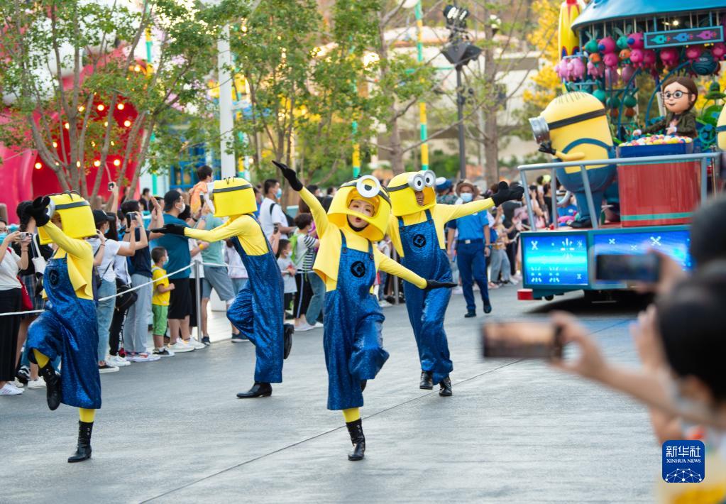 ユニバーサル?スタジオ?北京、內(nèi)部テストで場(chǎng)內(nèi)を披露！