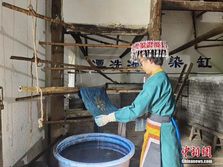 四川古藺川南ミャオ族に伝わる伝統(tǒng)あるろうけつ染め