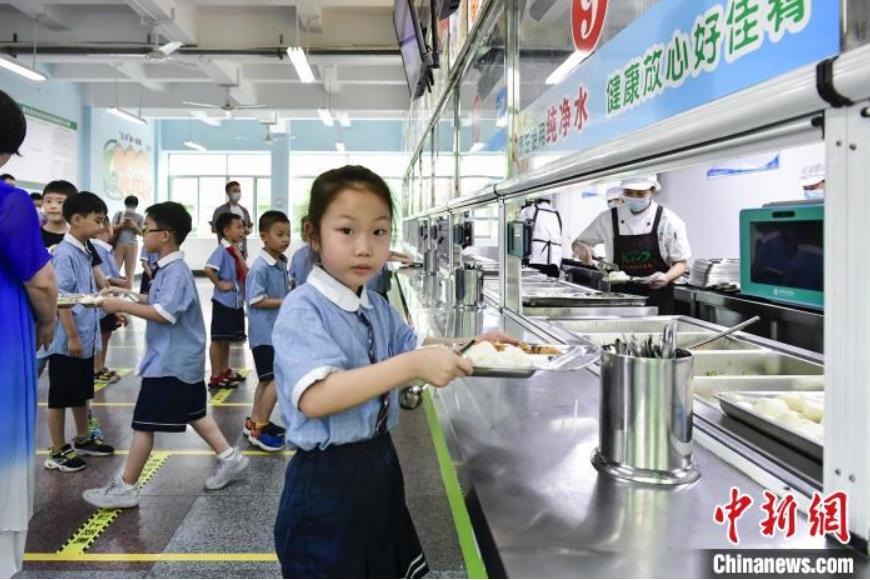 小?中?高校で給食の提供開(kāi)始　湖北省宜昌