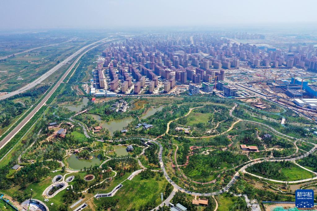 9月1日、雄安新區(qū)悅?cè)莨珗@北苑の風(fēng)景（ドローンによる撮影?牟宇）。