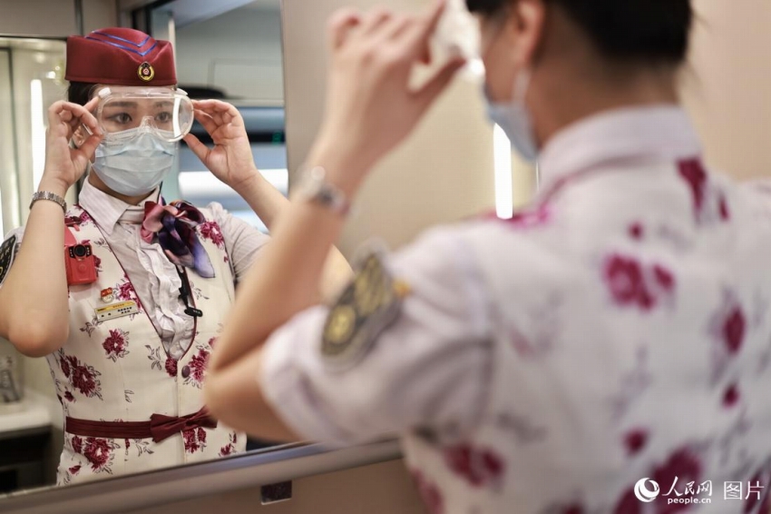 プロのダンサーから列車乗務員に転職した女性が見た成都?重慶鉄道の変化