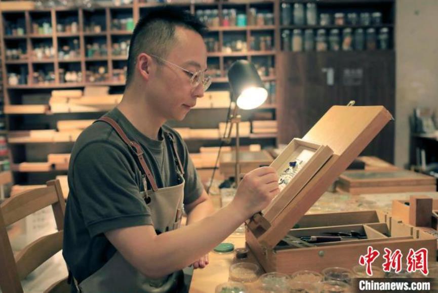 「大自然」をアート作品にした二人の若者　四川省成都