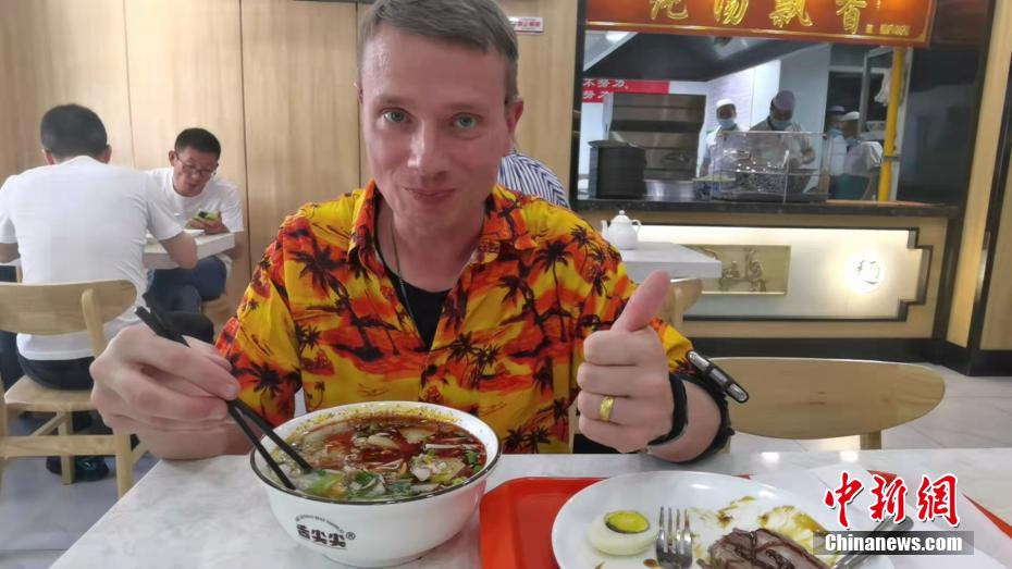 蘭州牛肉麺の新しい食べ方はステーキアンドラーメン?。俊「驶嵤?></a></td></tr><tr><td class=