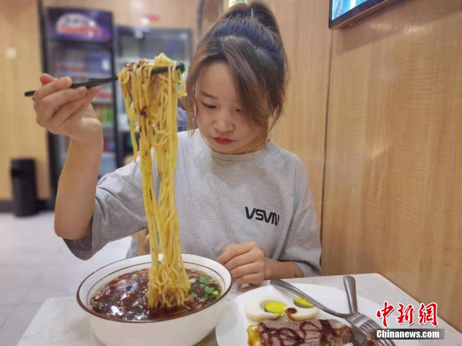 蘭州牛肉麺の新しい食べ方はステーキアンドラーメン！？　甘粛省