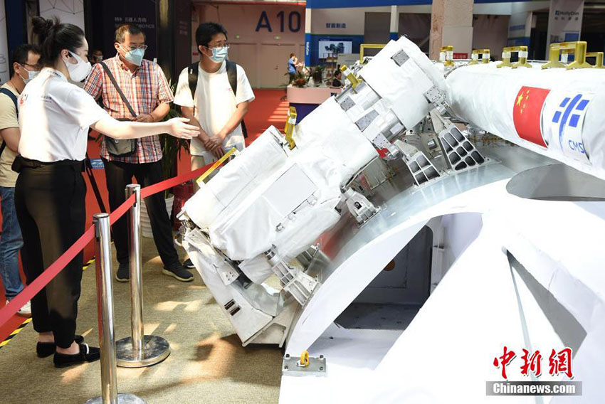 宇宙ステーション大型ロボットアームが世界ロボット大會(huì)に登場(chǎng)