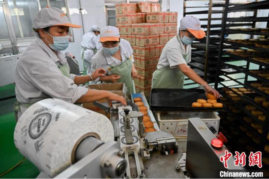 中秋節(jié)控え、ご當?shù)亍笗x式月餅」の製造?販売ピークに　山西省太原