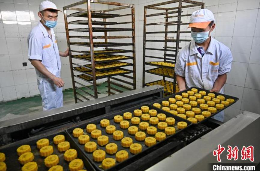 中秋節(jié)控え、ご當(dāng)?shù)亍笗x式月餅」の製造?販売ピークに　山西省太原