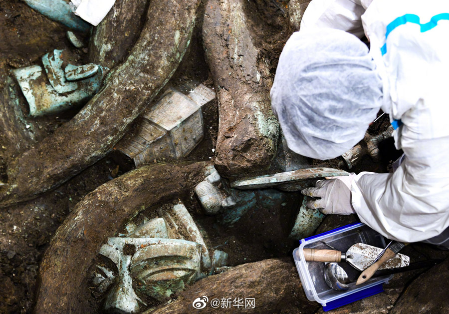 三星堆、7號(hào)?8號(hào)「祭祀坑」から象牙や玉細(xì)工などが出土　四川省