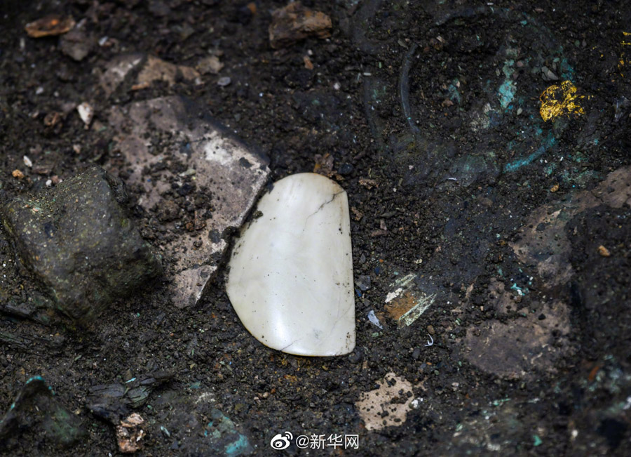 三星堆、7號?8號「祭祀坑」から象牙や玉細工などが出土　四川省