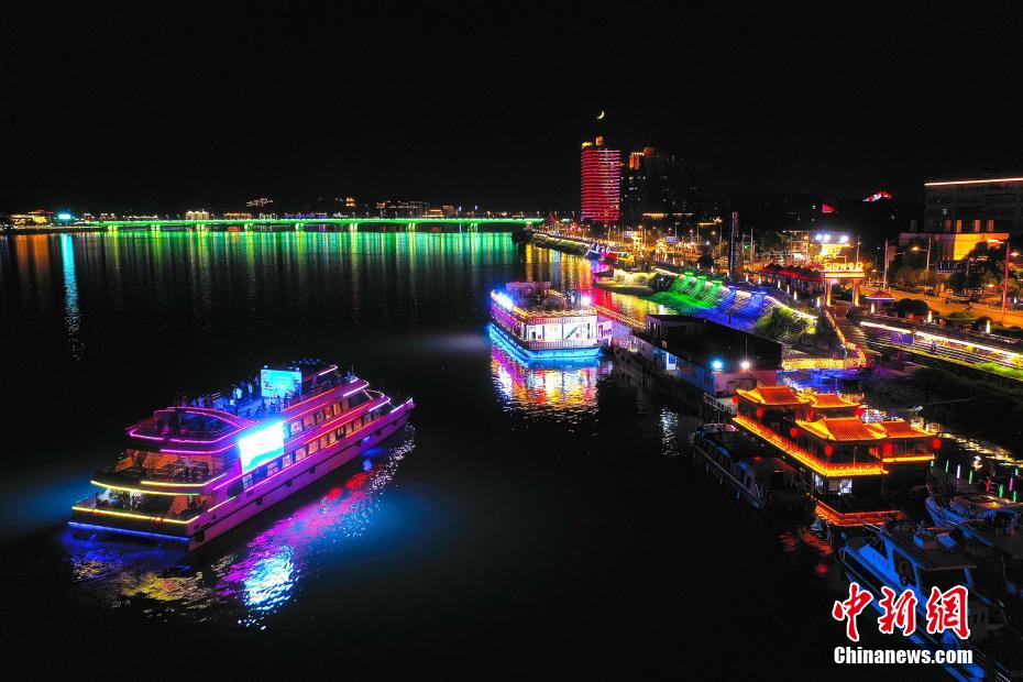 漢江の水位低下し、ナイトクルーズ再開へ　湖北省襄陽