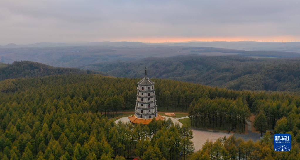 次第に秋色に染まる秋分迎えた河北省塞罕壩機械林場