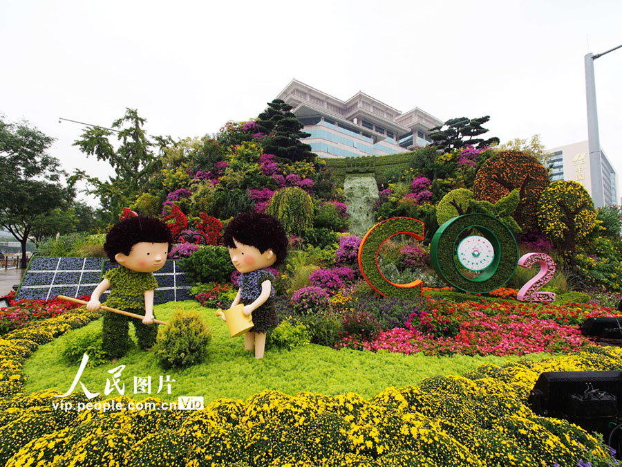 國慶節(jié)を前に立體花壇が登場　北京市長安街