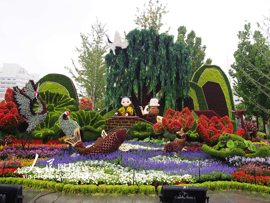 國慶節(jié)を前に立體花壇が登場　北京市長安街