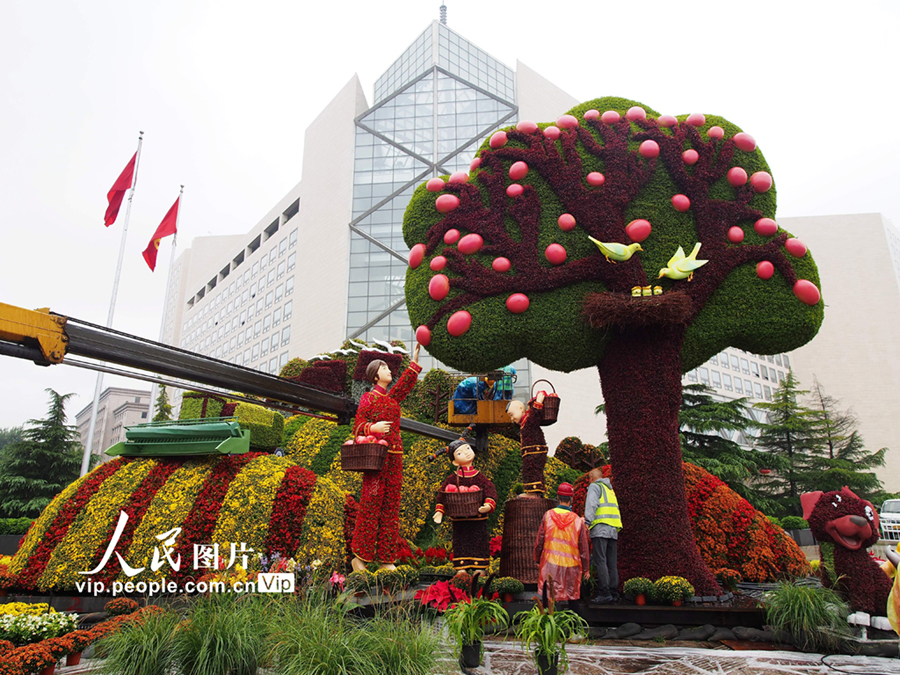 國(guó)慶節(jié)を前に立體花壇が登場(chǎng)　北京市長(zhǎng)安街