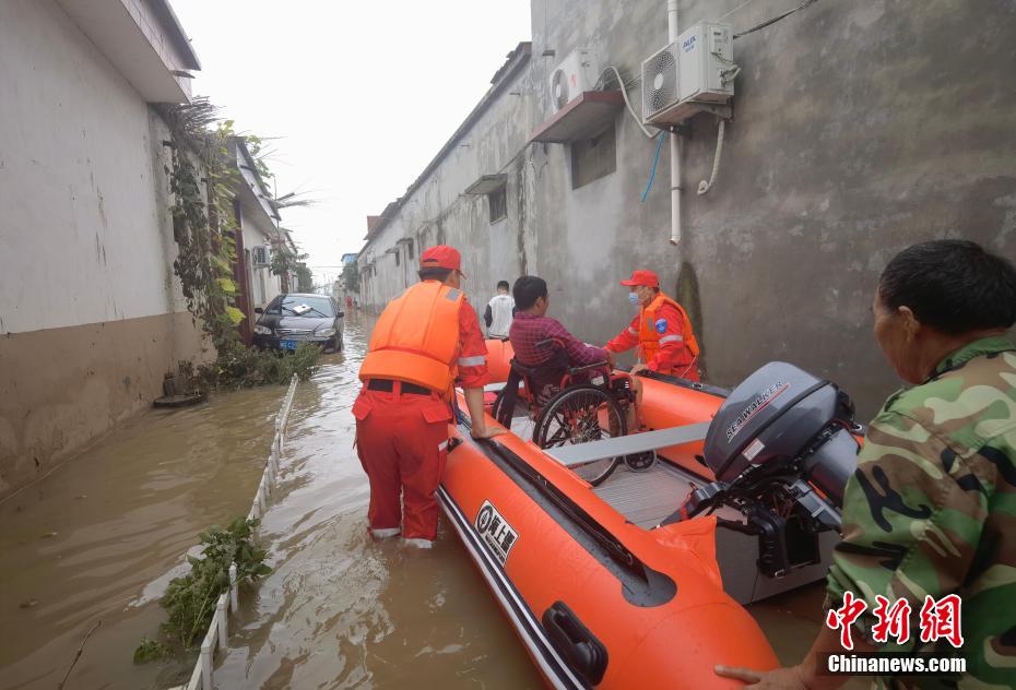 河南省葉県で豪雨　被災(zāi)者が一時(shí)避難