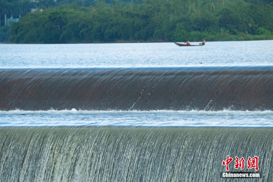 秋雨が生み出した美しい風(fēng)景、萬泉河に「パールのカーテン」　海南省瓊海