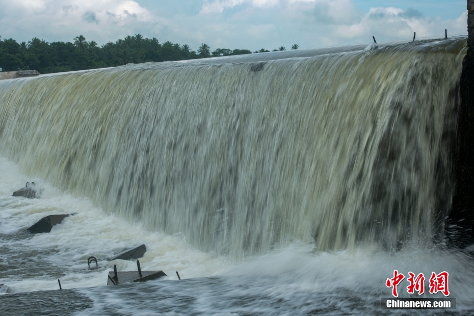 秋雨が生み出した美しい風(fēng)景、萬泉河に「パールのカーテン」　海南省瓊海