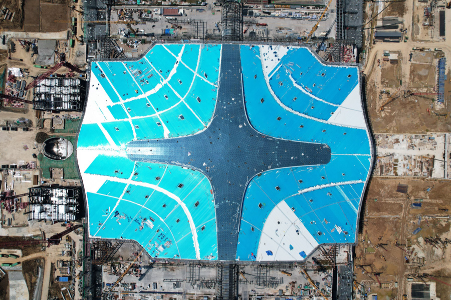 杭州西駅の金屬ルーフ取付け工事完了し、ほぼ姿を現(xiàn)した「雲(yún)の城」　浙江省