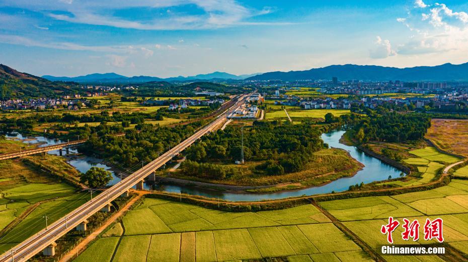 上空から撮影した郷村の田園風(fēng)景　江西省峽江