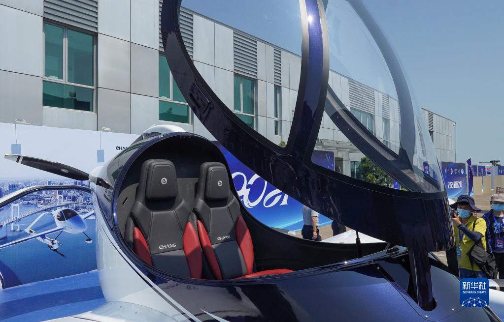 自動操縦有人航空機(jī)を公開　広東省珠海