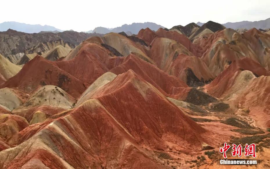 雄大で美しい秋の張掖七彩丹霞　甘粛省