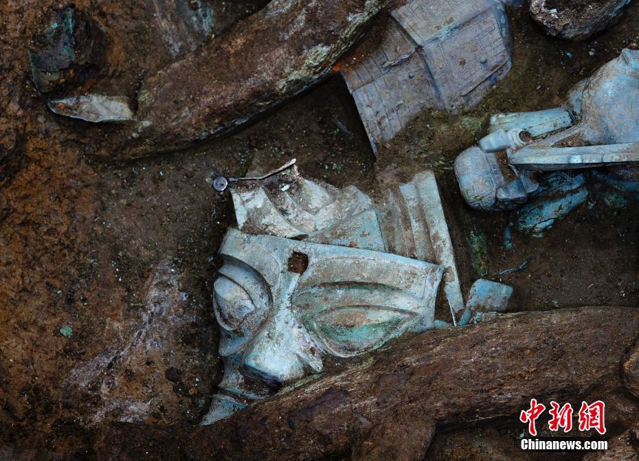 三星堆博物館がユニークな顔つきの青銅像を國慶節(jié)に公開　四川省