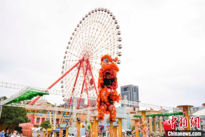 約100人の若者が伝統(tǒng)文化パフォーマンスを披露　湖南省長(zhǎng)沙