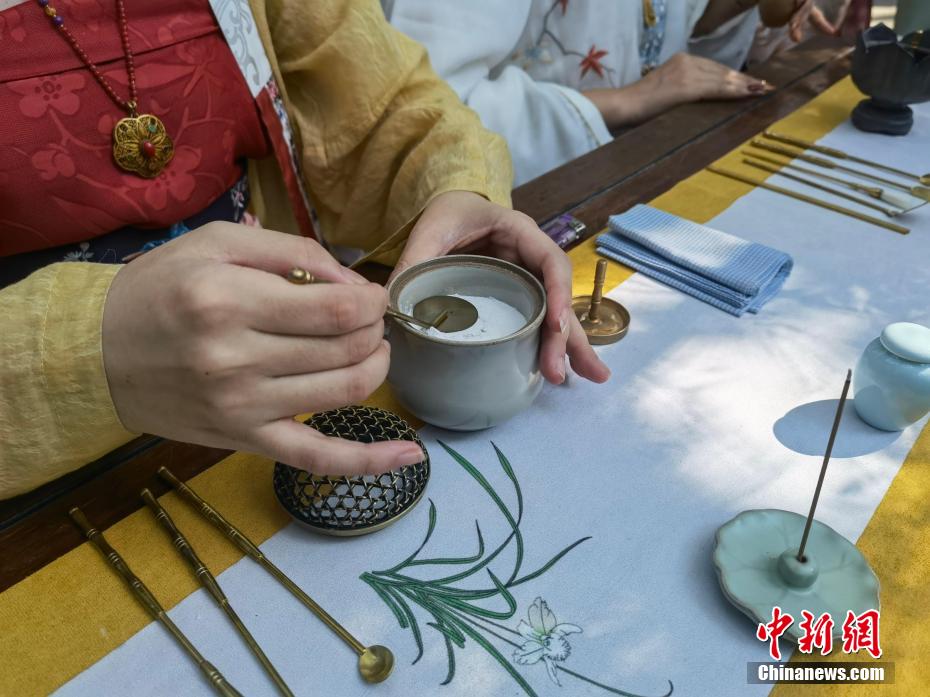 アジア現(xiàn)存最古の図書館で沒入型の漢服ショー 浙江省