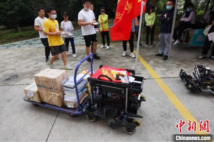 新入生を迎えるのはピンク色の宇宙飛行士？　江蘇省の南京航空航天大學(xué)