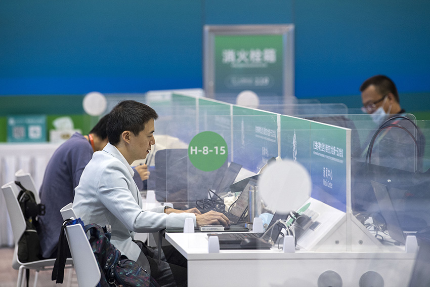 COP15開幕　花々で飾られた會場が來賓迎える