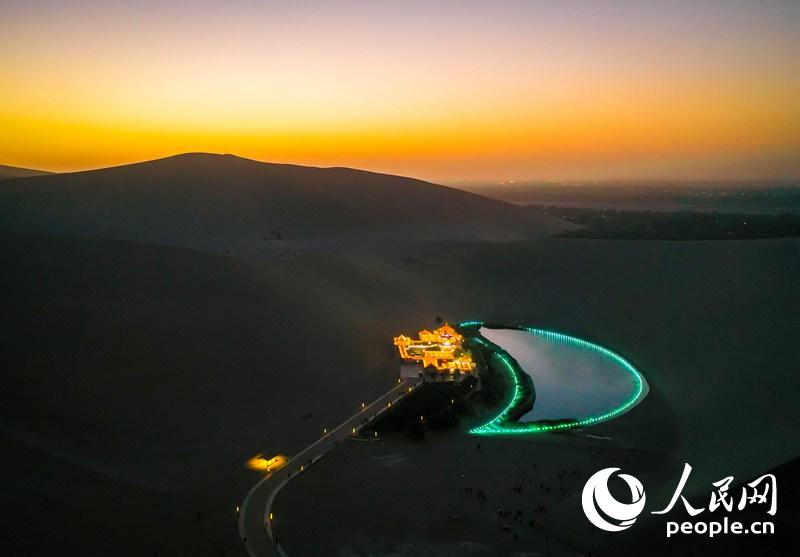 千年の歴史を有し、山と泉が共生する敦煌　甘粛省