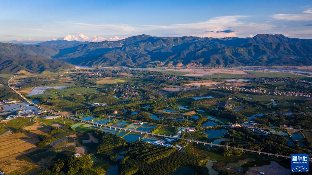 中國ラオス鉄道全線でレール敷設(shè)が完了