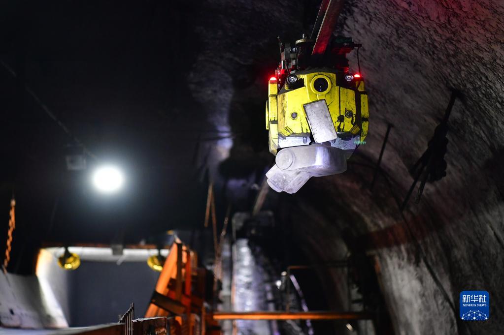 中國のスマート鉱山、スマホで大型設(shè)備を操作