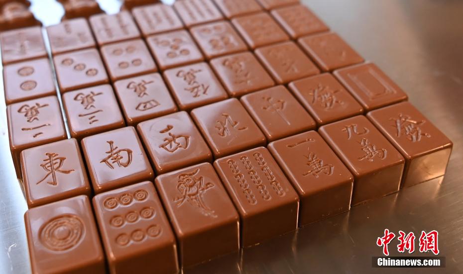 パンダチョコにマージャンチョコ！四川テイスト満載なチョコが人気に　四川省