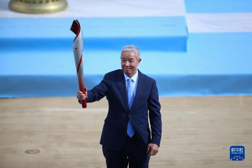 アテネで北京冬季五輪の聖火引き継ぎ式