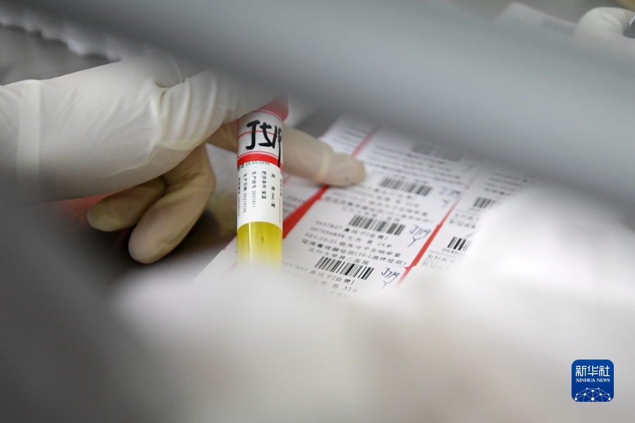 ウイルスとの「競(jìng)走」　PCR検査実験室を訪ねて