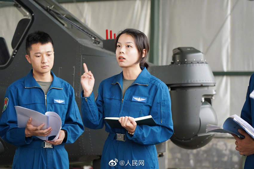 青空の夢(mèng)を追う初の陸軍女性パイロット