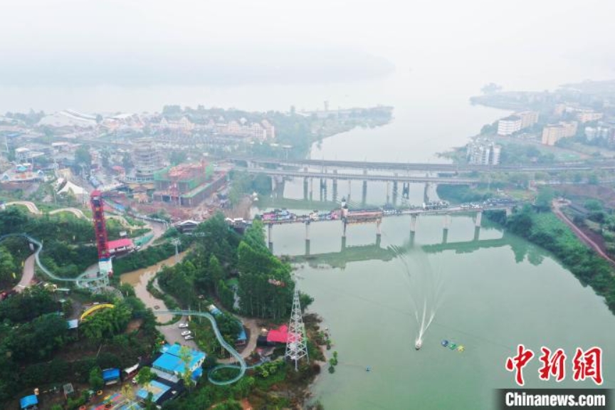 美しい景色が広がる長江沿いの小鎮(zhèn)（撮影?楊孝永）。