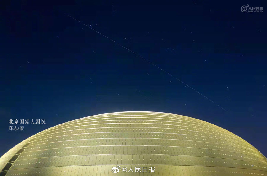 上空を通過する中國の宇宙ステーションと各地のランドマークが「ツーショット」