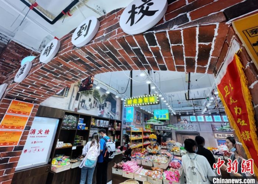 80年代から90年代にタイムスリップできる懐かしの売店　福建省福州