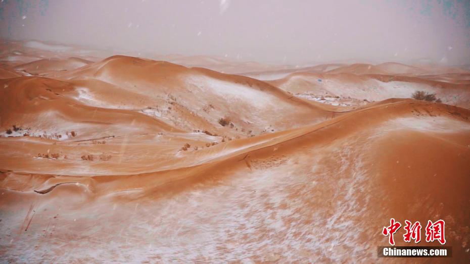 雪と砂漠の絶景広がる寧夏回族自治區(qū)の中衛(wèi)市沙坡頭區(qū)