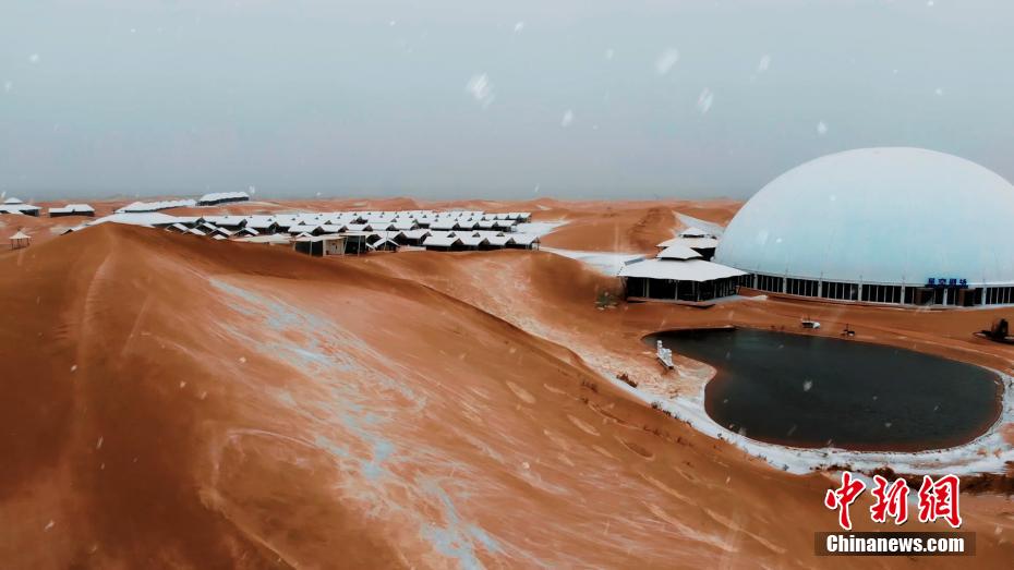 雪と砂漠の絶景広がる寧夏回族自治區(qū)の中衛(wèi)市沙坡頭區(qū)