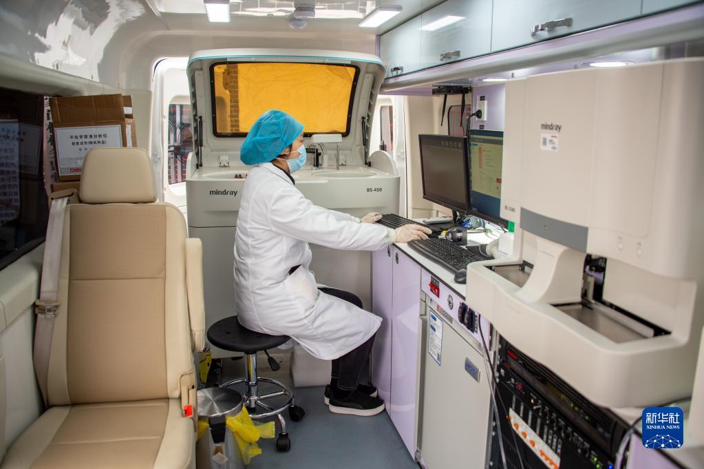 農村で醫(yī)療サービスを提供する移動「小型病院」　湖北省枝江