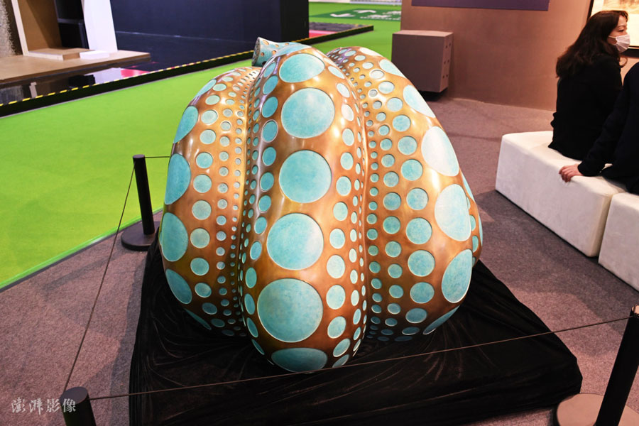 輸入博に登場(chǎng)した草間彌生の作品「小南瓜」（寫(xiě)真著作権は澎湃影像が所有のため転載禁止）。