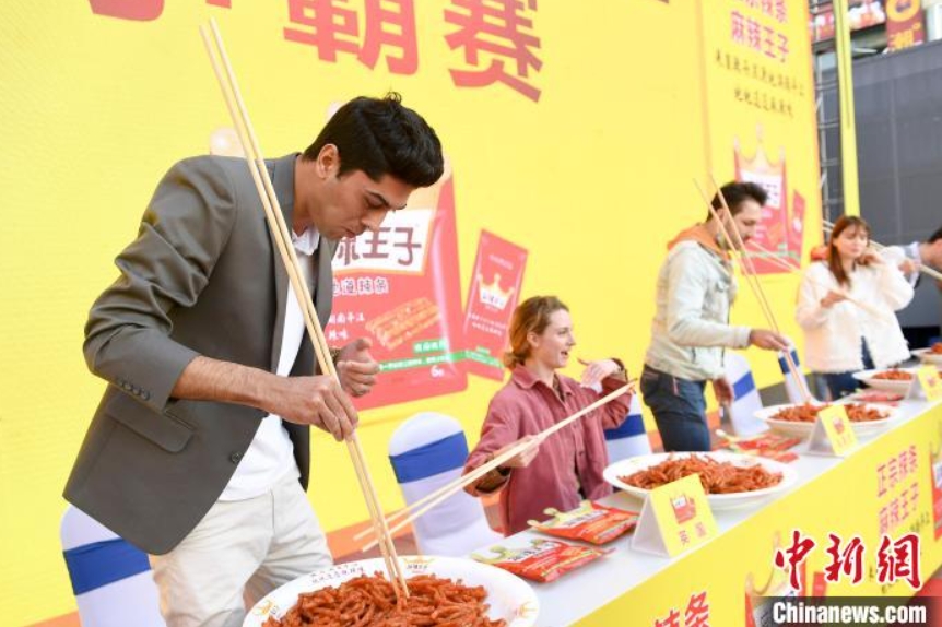 國(guó)內(nèi)外の「激辛の達(dá)人」が「麻辣王」の座を競(jìng)う　湖南省長(zhǎng)沙